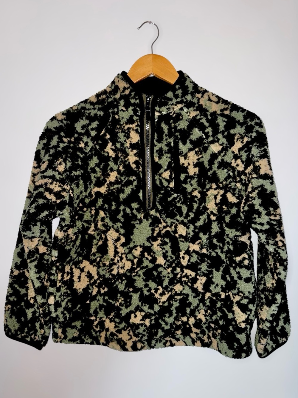 Art Class Kids M (8) Camo Cozy Half-Zip Sherpa Pullover in Black, Green & Tan